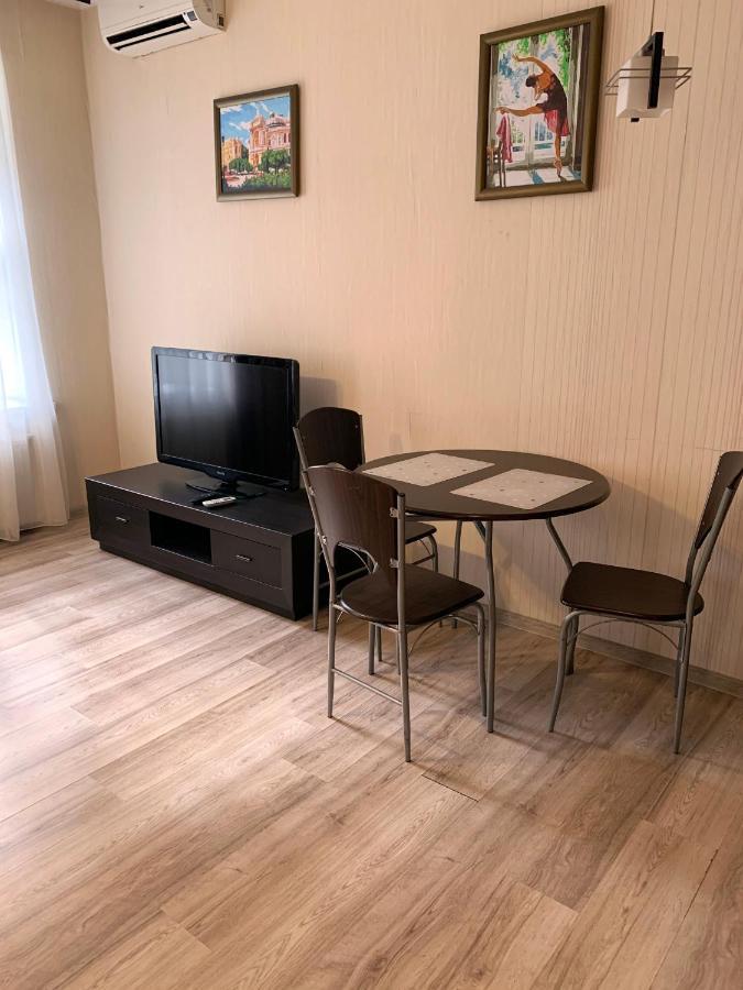 Excellent Apartment In The Center Of Odessa Bagian luar foto